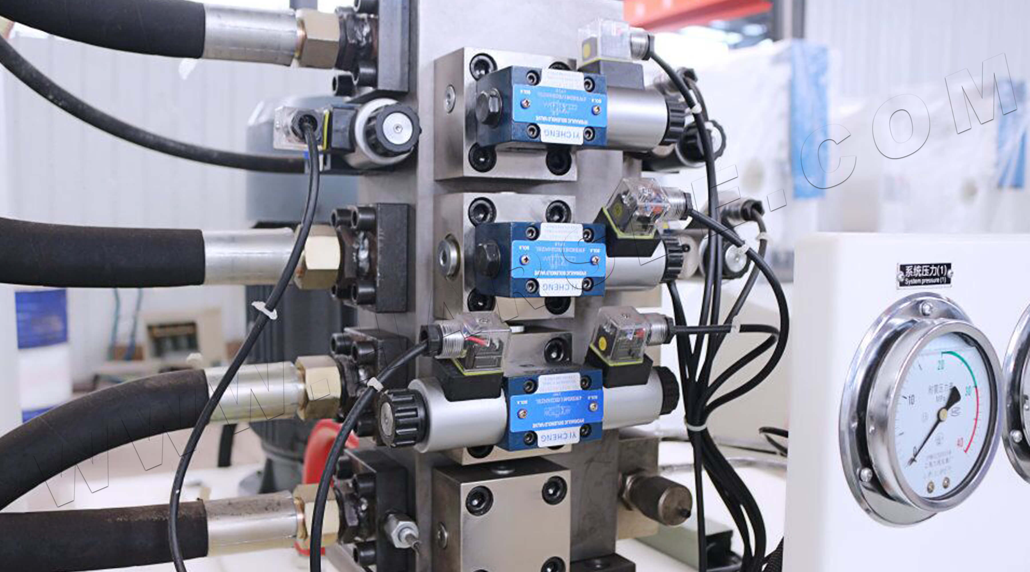 Causas de la válvula atascada en el sistema hidráulico de la máquina de prensado hidráulico