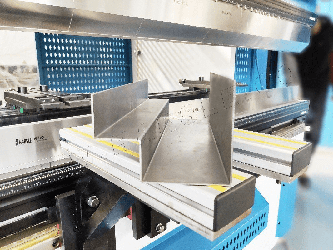 Precauciones al utilizar el molde de la máquina dobladora (1)