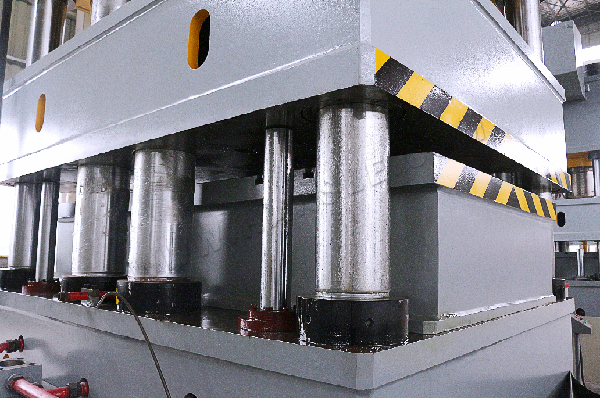 Máquina de estampado de puerta