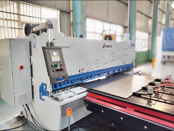 máquina de cizallamiento hidráulico