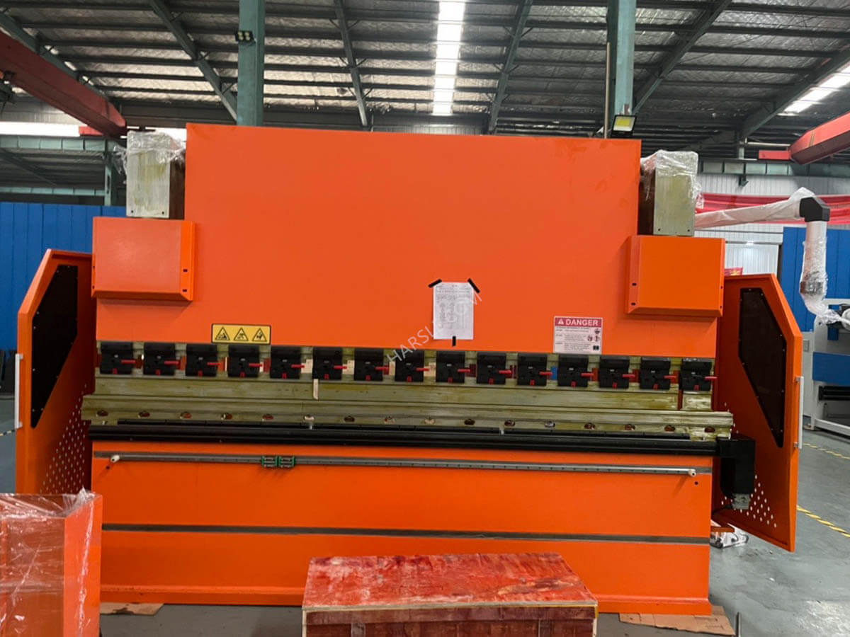 Canada-We67k-100T3200 CNC Press Brake (4)
