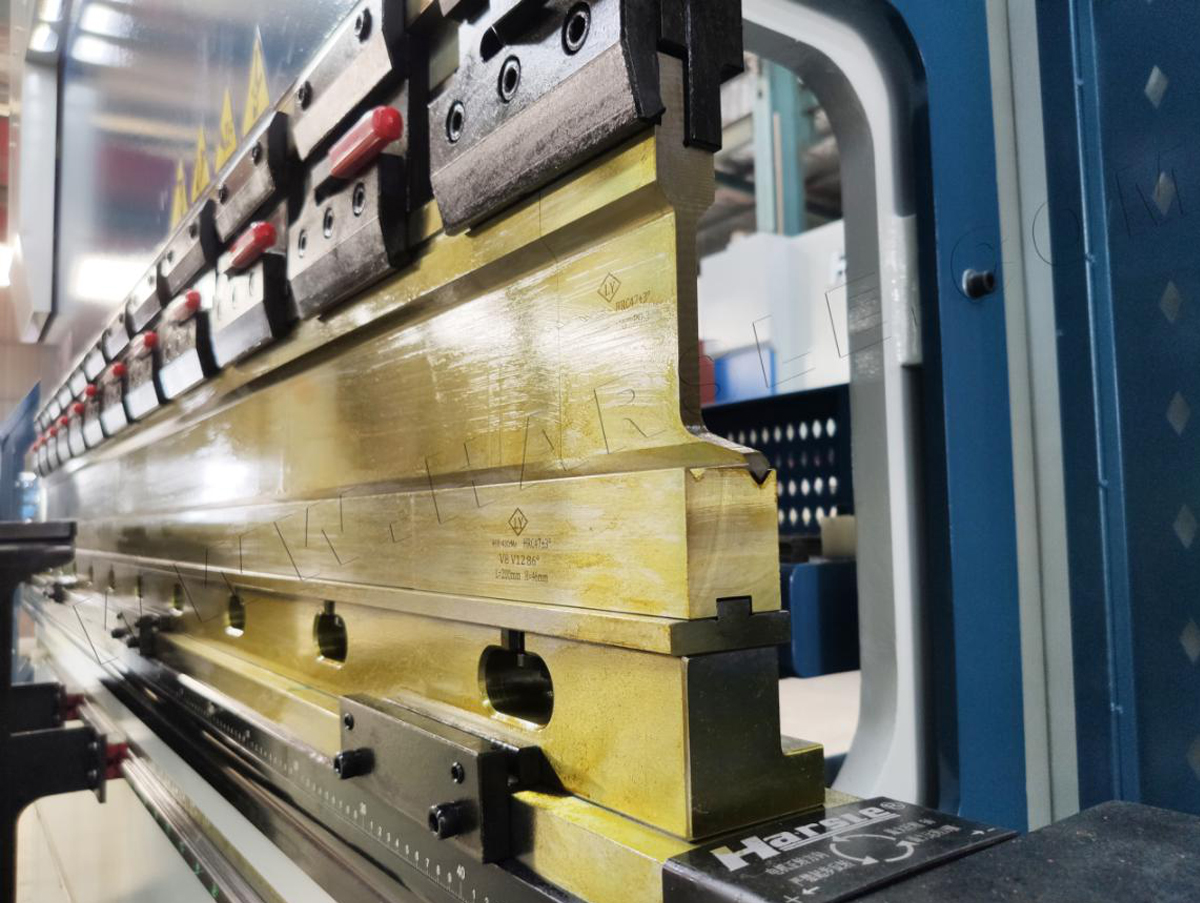 Tres-problemas-comunes-en-el-molde-de-la-m&aacute;quina-dobladora（2）