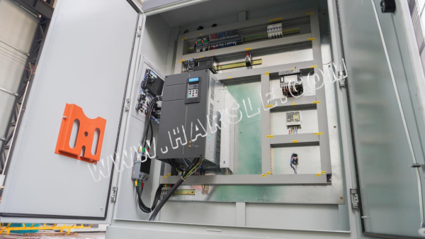 Máquina de estampado de puertas