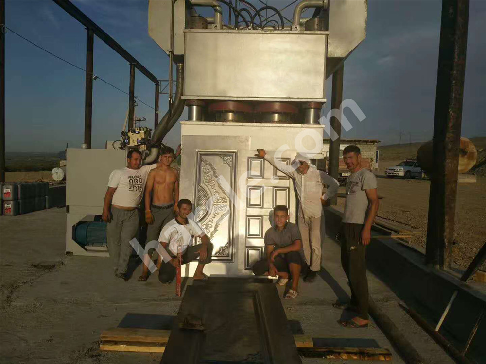 máquina de repujado de puerta de acero
