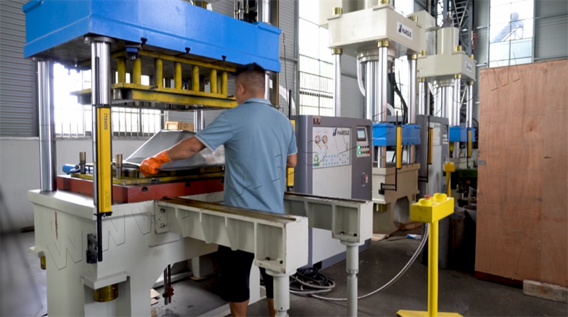 línea de producción de cubos de carretilla