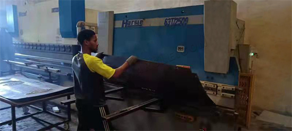 Línea de producción de puertas de acero