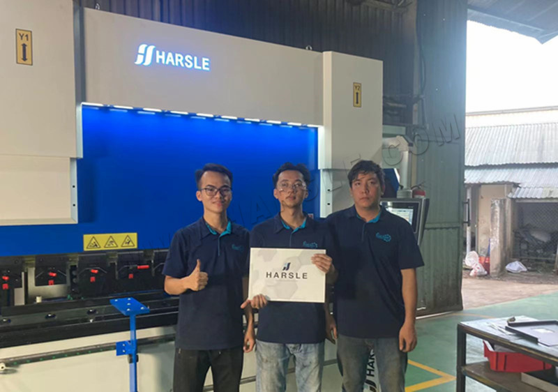 Cliente de Vietnam y gran apreciada plegadora híbrida HARSLE