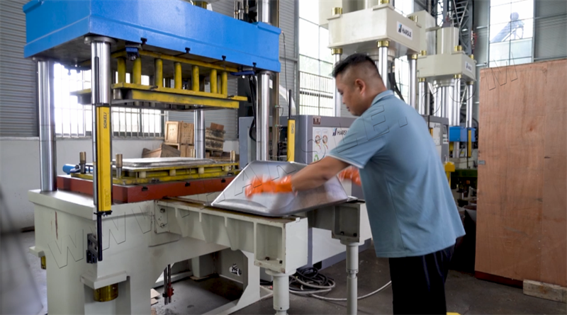 línea de producción de cubos de carretilla