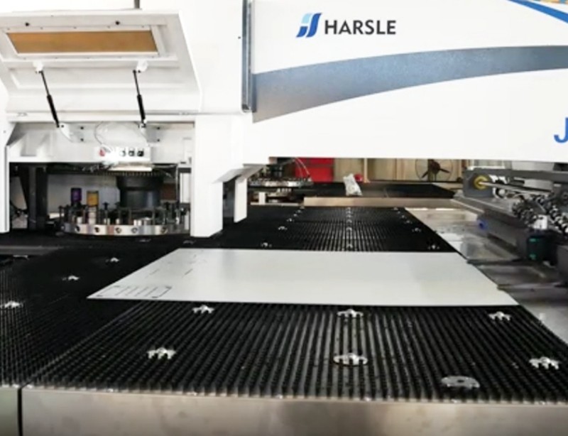 Aspecto del equipo de punzonado de torreta CNC