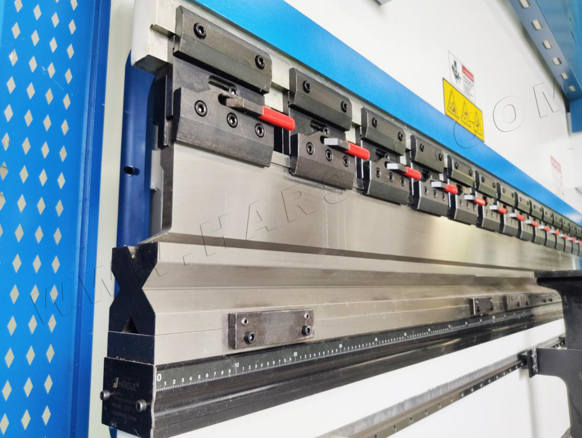 Tres-problemas-comunes-en-el-molde-de-la-m&aacute;quina-dobladora（1）