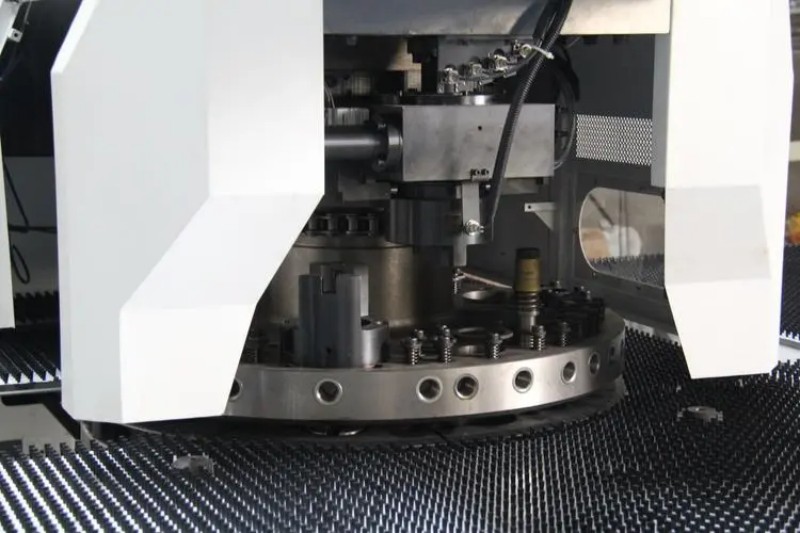 Aspecto del equipo de punzonado de torreta CNC