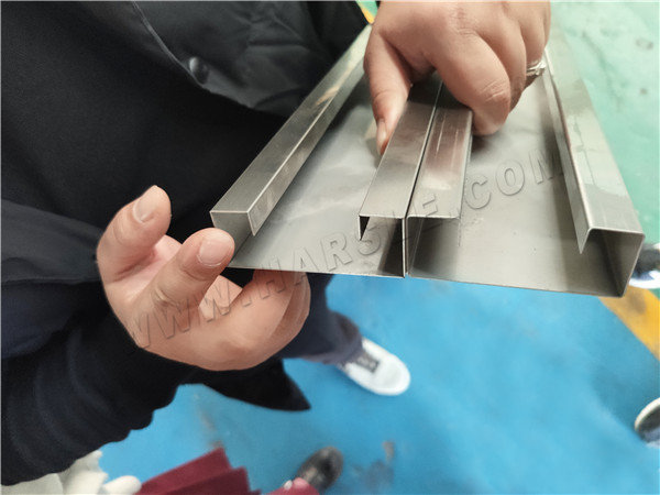 Máquina ranuradora CNC en V Características funcionales