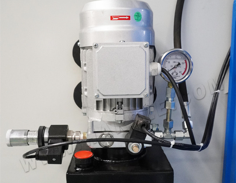 plegadora CNC