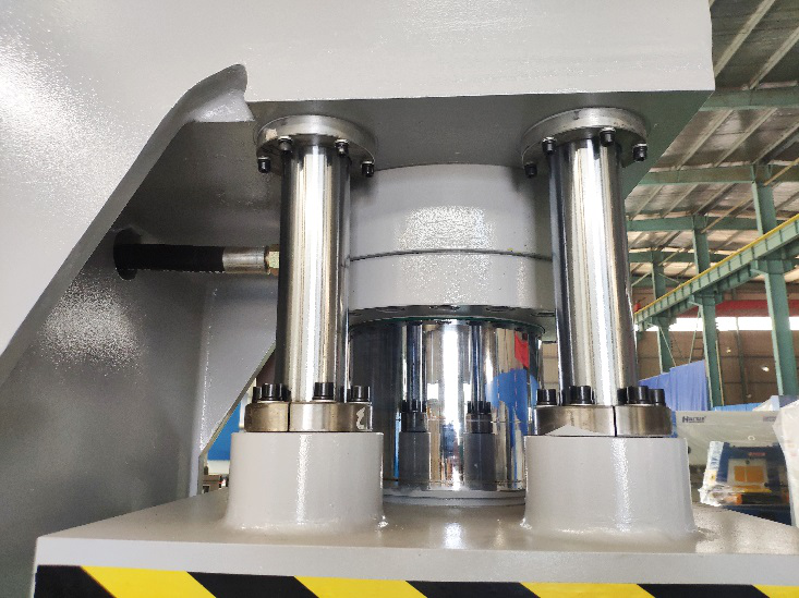 Método de tratamiento para la entrada de agua y daños del cilindro de la máquina de prensa hidráulica de columna única