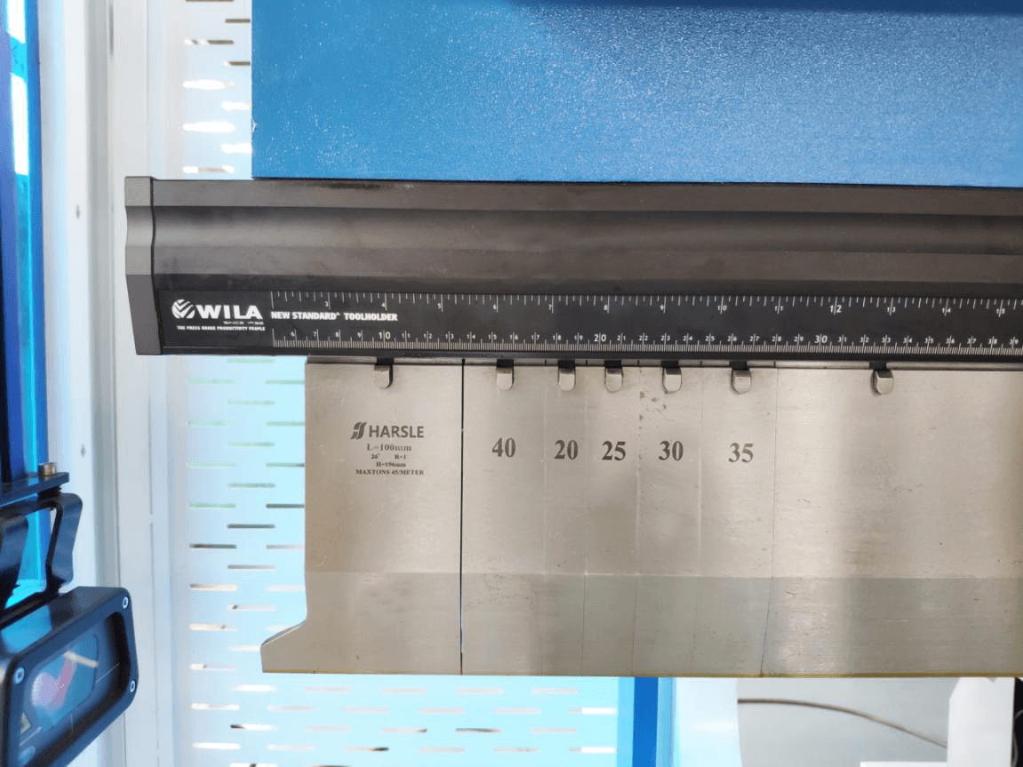 Diseño y aplicación de cuchillas seccionadas de plegadora CNC