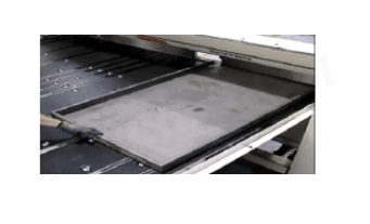 Máquina plegadora CNC